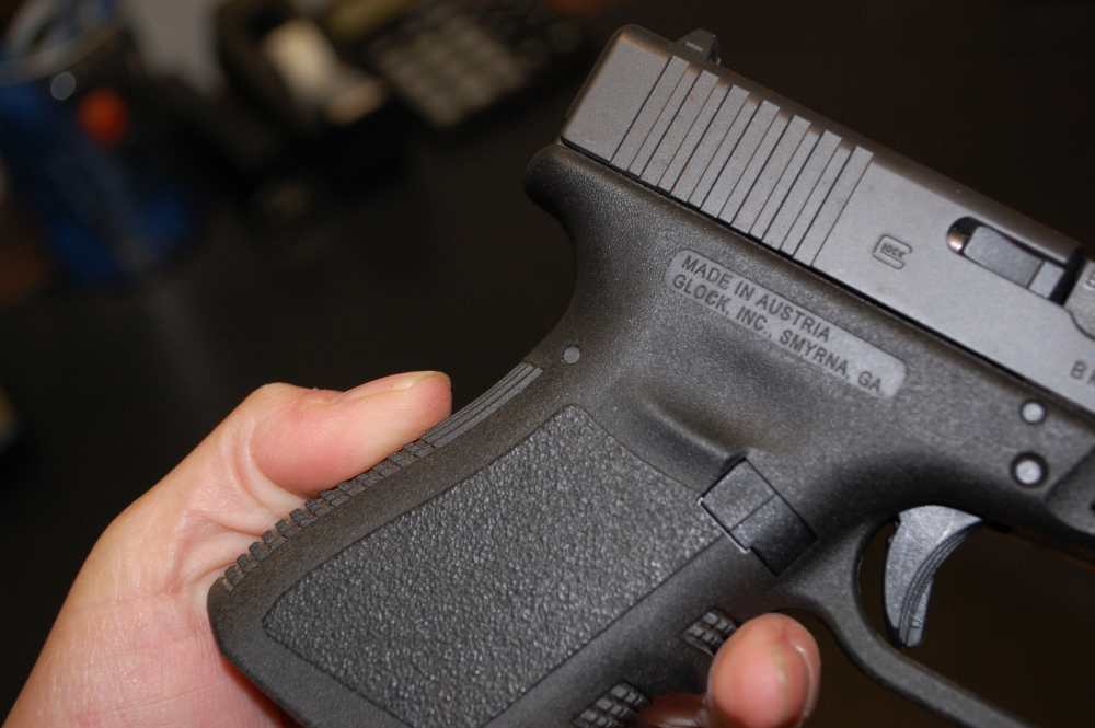 Glock 19 Gen 3 9mm Semi-Auto Pistol 2 - 10Rd Mags -img-1
