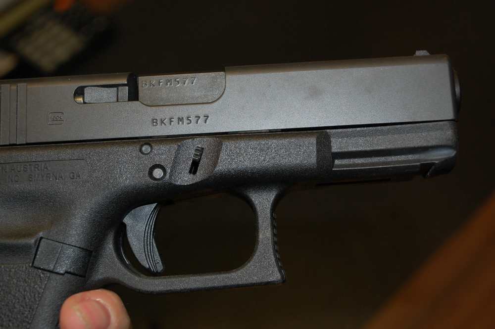 Glock 19 Gen 3 9mm Semi-Auto Pistol 2 - 10Rd Mags -img-2