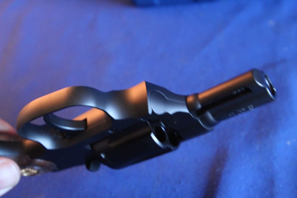 1998  Colt Cobra 2" Snub Nose Revolver .38 Spl +P looks unfired and in 99%-img-17