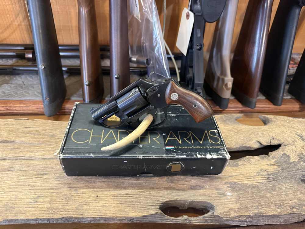 Charter Arms Model 1382 Undercover 38 SPL Revolver RARE and MINT!-img-0