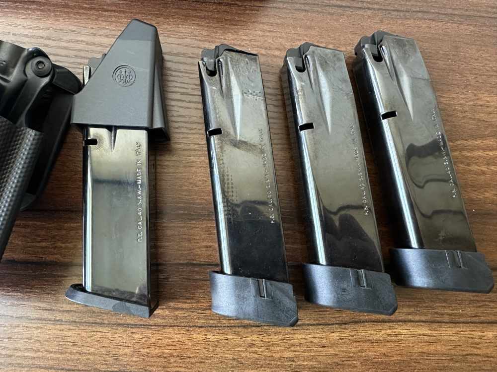 Beretta PX4 Storm .40 w/original kit, 5 magazines, & 2 holsters-img-12