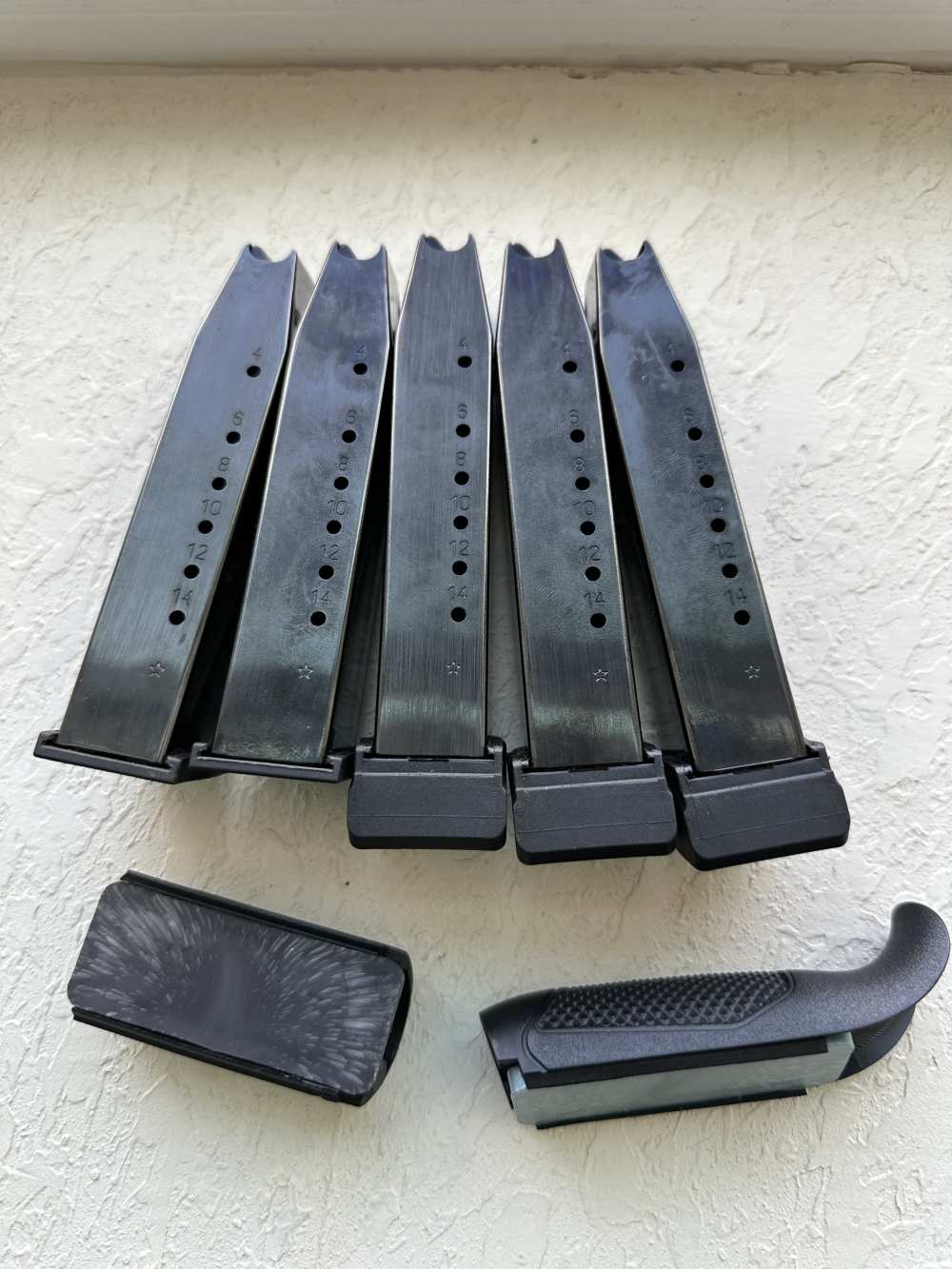 Beretta PX4 Storm .40 w/original kit, 5 magazines, & 2 holsters-img-10