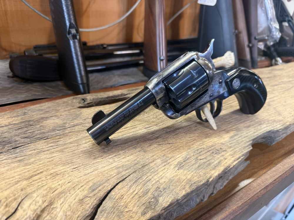 Ruger Vaquero Birdshead 3 3/4" MINT Case Color Revolver 45 Long Colt 2002-img-1