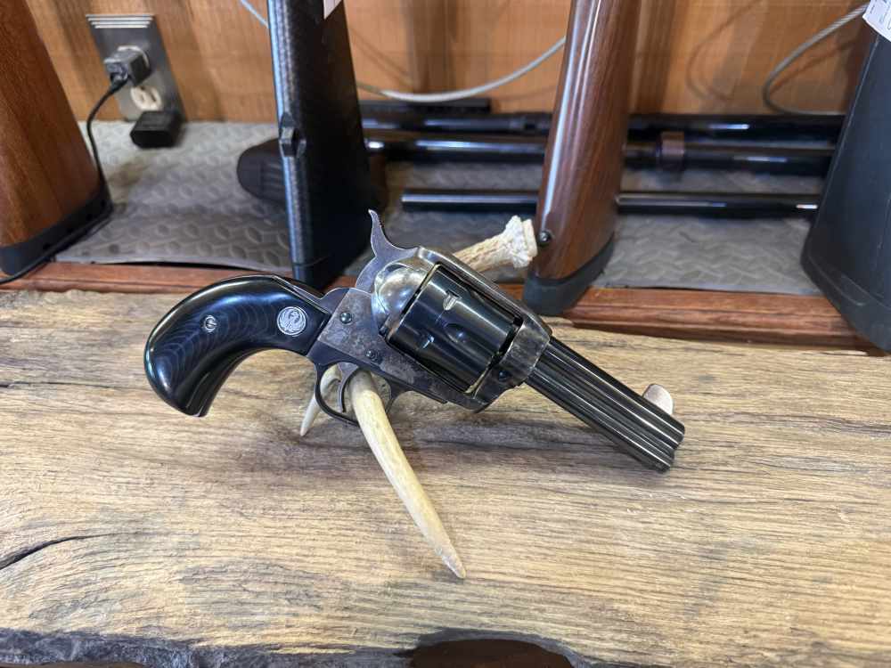 Ruger Vaquero Birdshead 3 3/4" MINT Case Color Revolver 45 Long Colt 2002-img-4