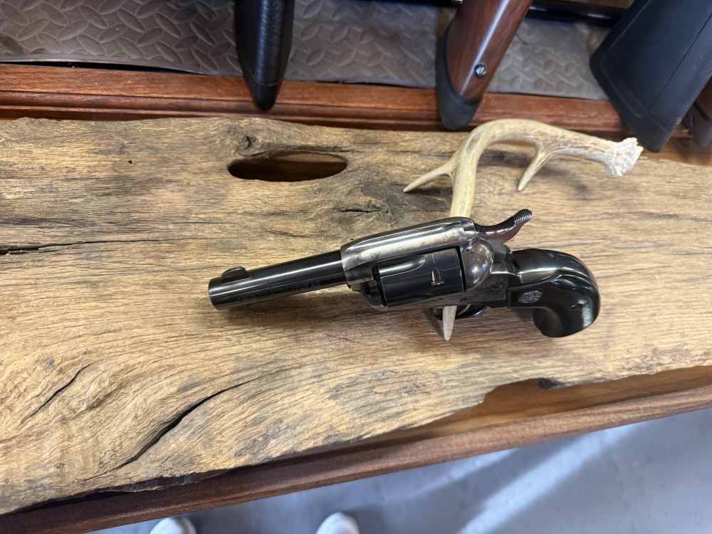 Ruger Vaquero Birdshead 3 3/4" MINT Case Color Revolver 45 Long Colt 2002-img-3