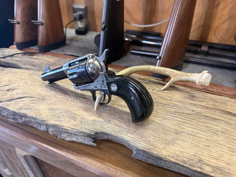 Ruger Vaquero Birdshead 3 3/4" MINT Case Color Revolver 45 Long Colt 2002-img-2