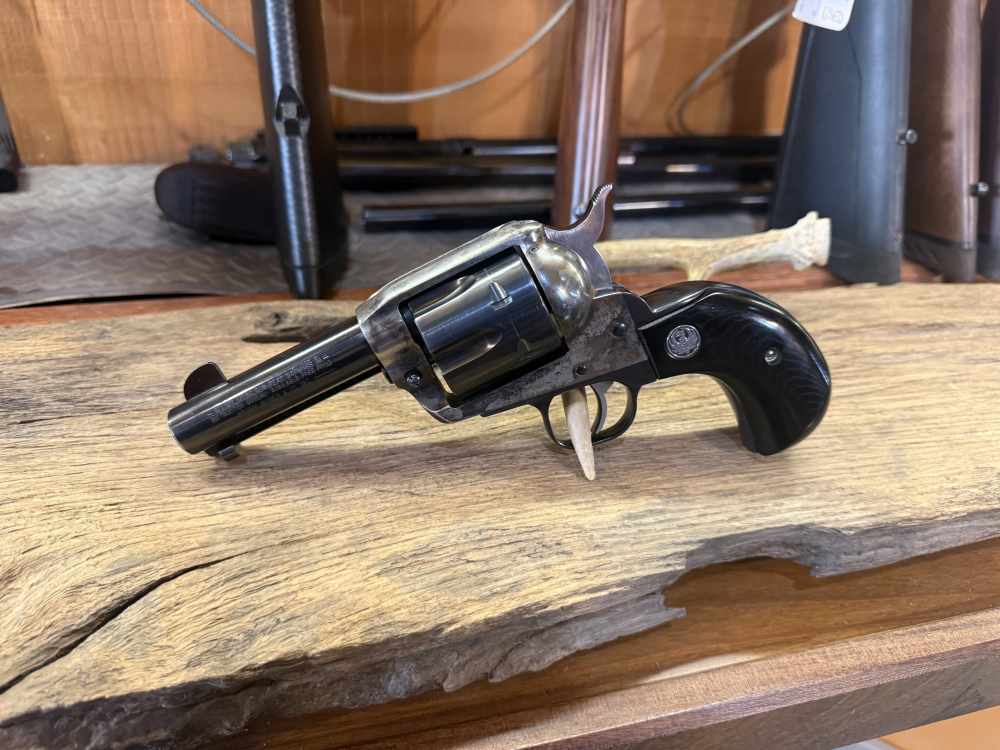 Ruger Vaquero Birdshead 3 3/4" MINT Case Color Revolver 45 Long Colt 2002-img-0