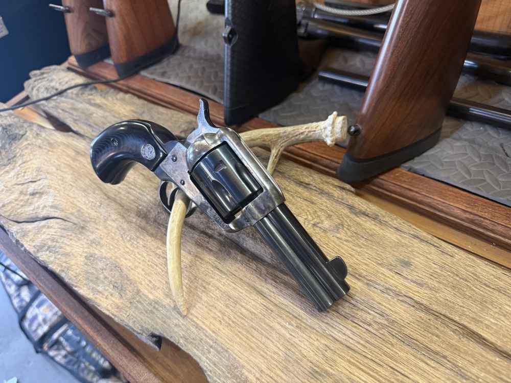 Ruger Vaquero Birdshead 3 3/4" MINT Case Color Revolver 45 Long Colt 2002-img-6