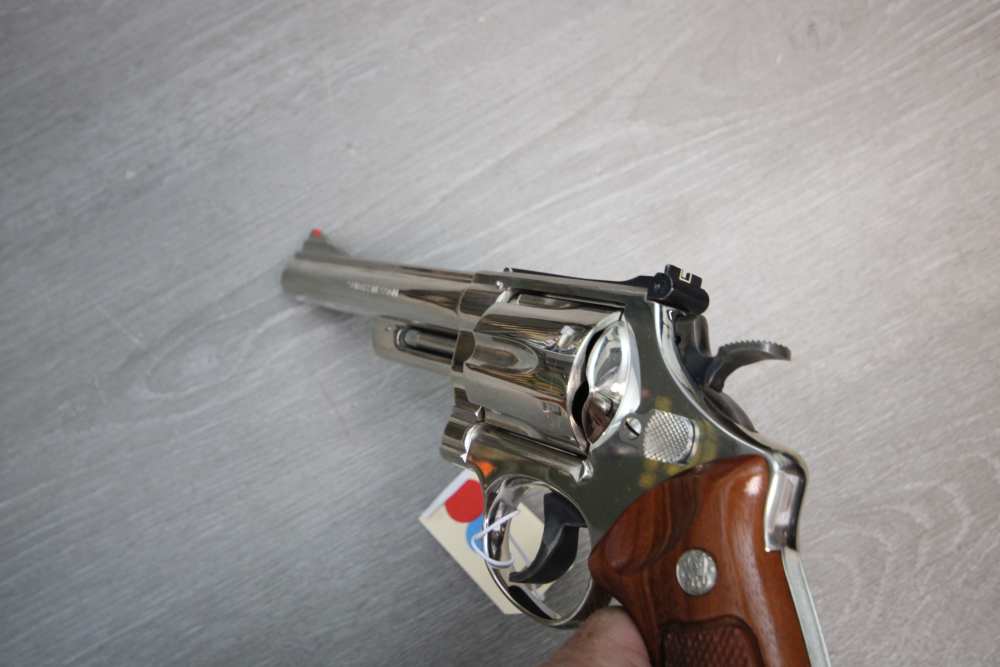Smith & Wesson Model 29-2 Nickel in 44 Mag with 6.5" Barrel & Present Case.-img-11