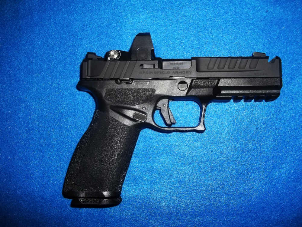 Springfield Echelon 9mm w/two 17rd & Two 15 rd & VLIFE 3 MOA Reflex Sight-img-1