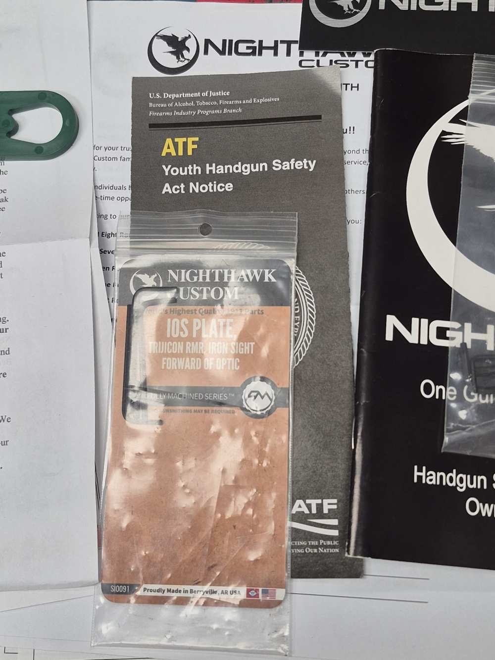 PENNY! BEAUTIFUL LIKE NEW NIGHTHAWK CUSTOM AGENT 2 10MM IN BAG 3 MAGS 99%-img-32