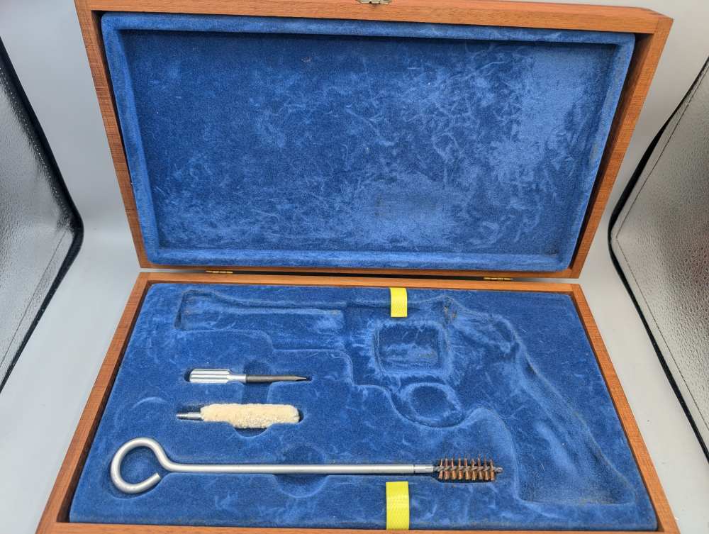Smith & Wesson Model 29-2 .44 Magnum-6" Barrel-Presentation Case-img-10
