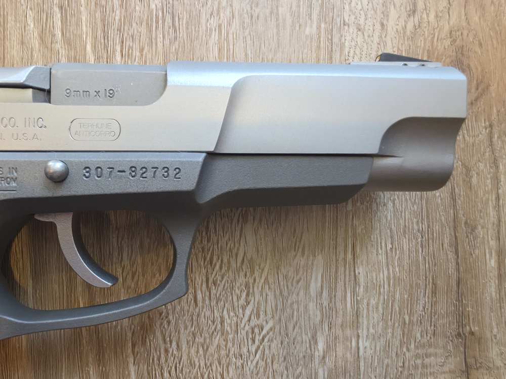 Ruger P89 9mm Two-Tone Stainless 4.25" 2 Mags Hard Case Like New-img-13