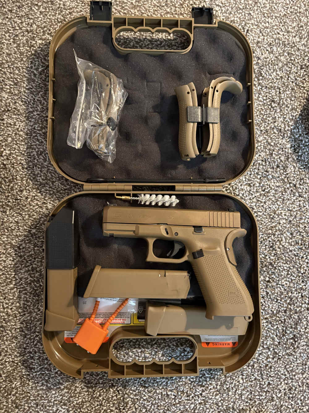 Glock 19X - (3 mags) 1x 17rd, 2x 21rd Mags + Kiral Backstrap-img-0