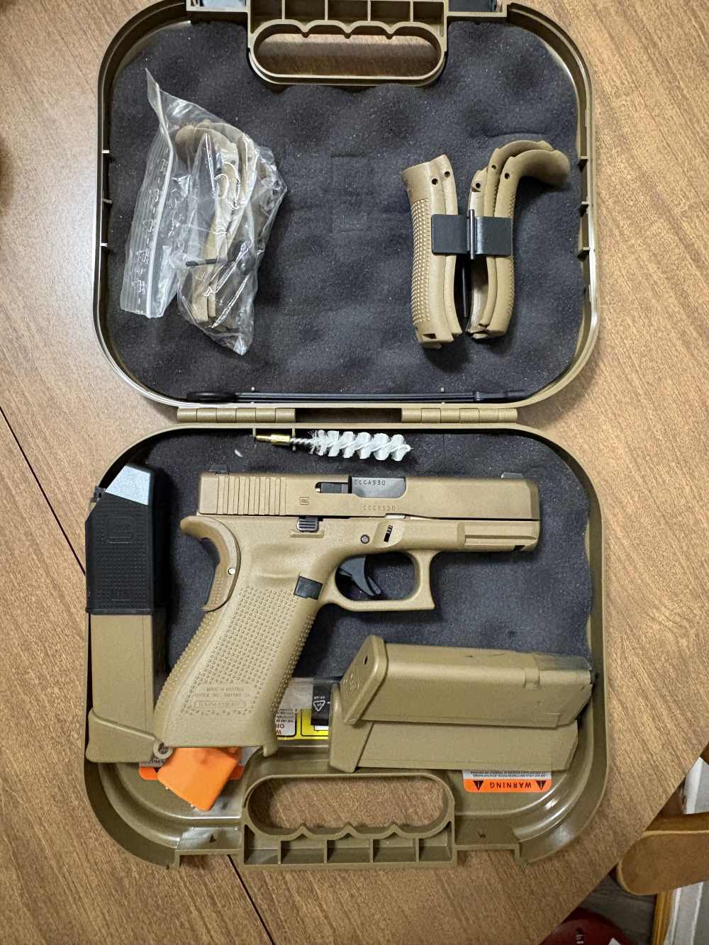 Glock 19X - (3 mags) 1x 17rd, 2x 21rd Mags + Kiral Backstrap-img-1