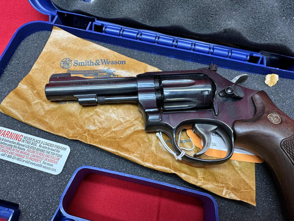 Smith & Wesson model 48-7 6 shot revolver  NEW!-img-2