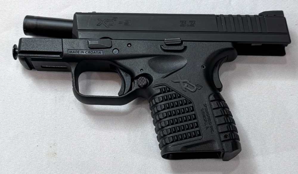Springfield XD-S 3.3 Pistol, Barely Used, 9mm, 7 Mags, Holster, Mag Pouch-img-4