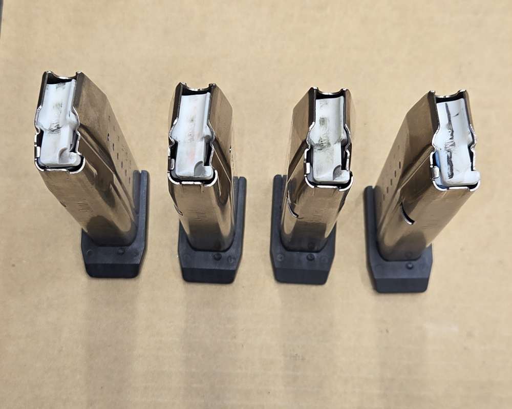 4 Quantity S&W SW9 SW9VE 9MM Magazines 16 Rounds-img-2
