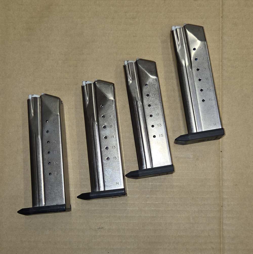 4 Quantity S&W SW9 SW9VE 9MM Magazines 16 Rounds-img-0