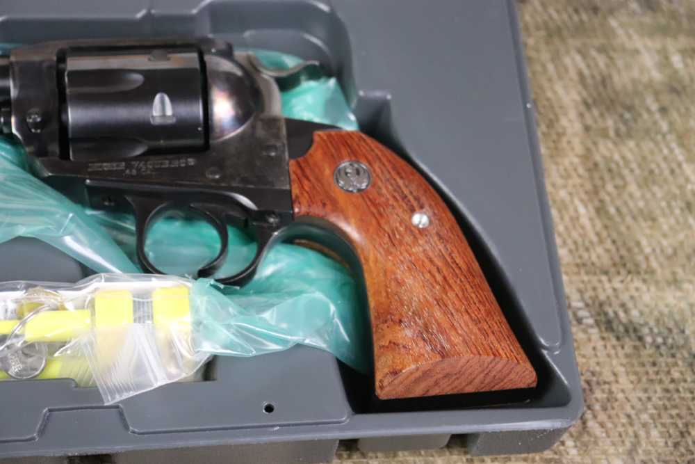 Original Ruger Vaquero Bisley 45 Colt 5.5" 2001 LNIB consecutive penny -img-2
