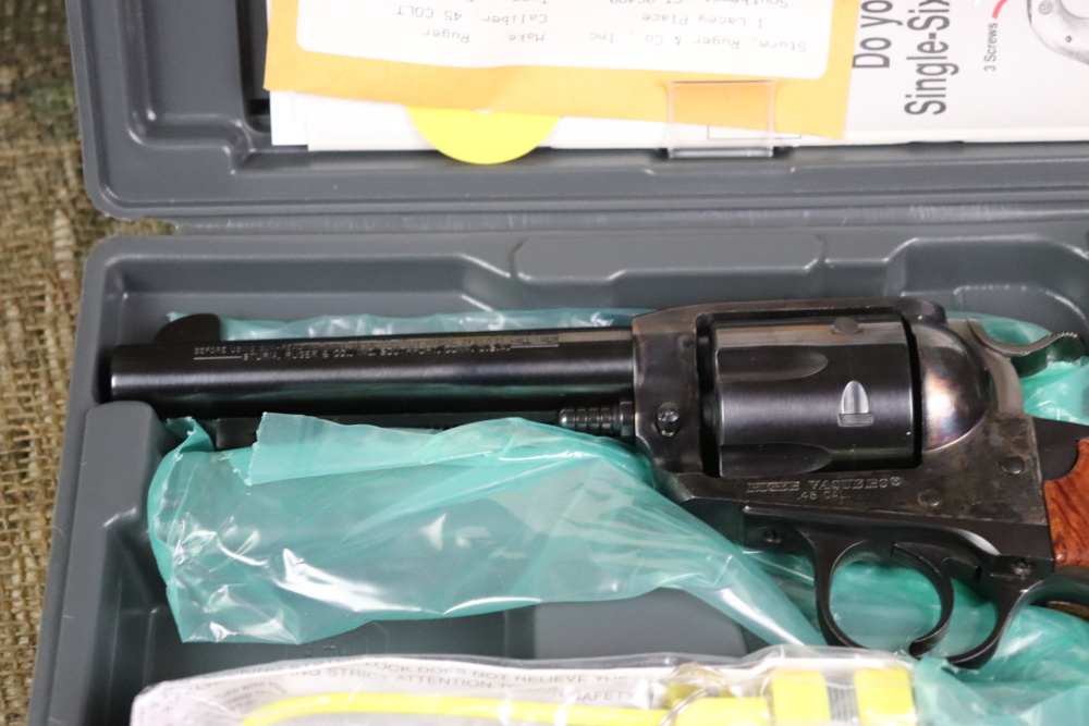 Original Ruger Vaquero Bisley 45 Colt 5.5" 2001 LNIB consecutive penny -img-4
