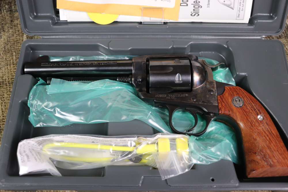 Original Ruger Vaquero Bisley 45 Colt 5.5" 2001 LNIB consecutive penny -img-0