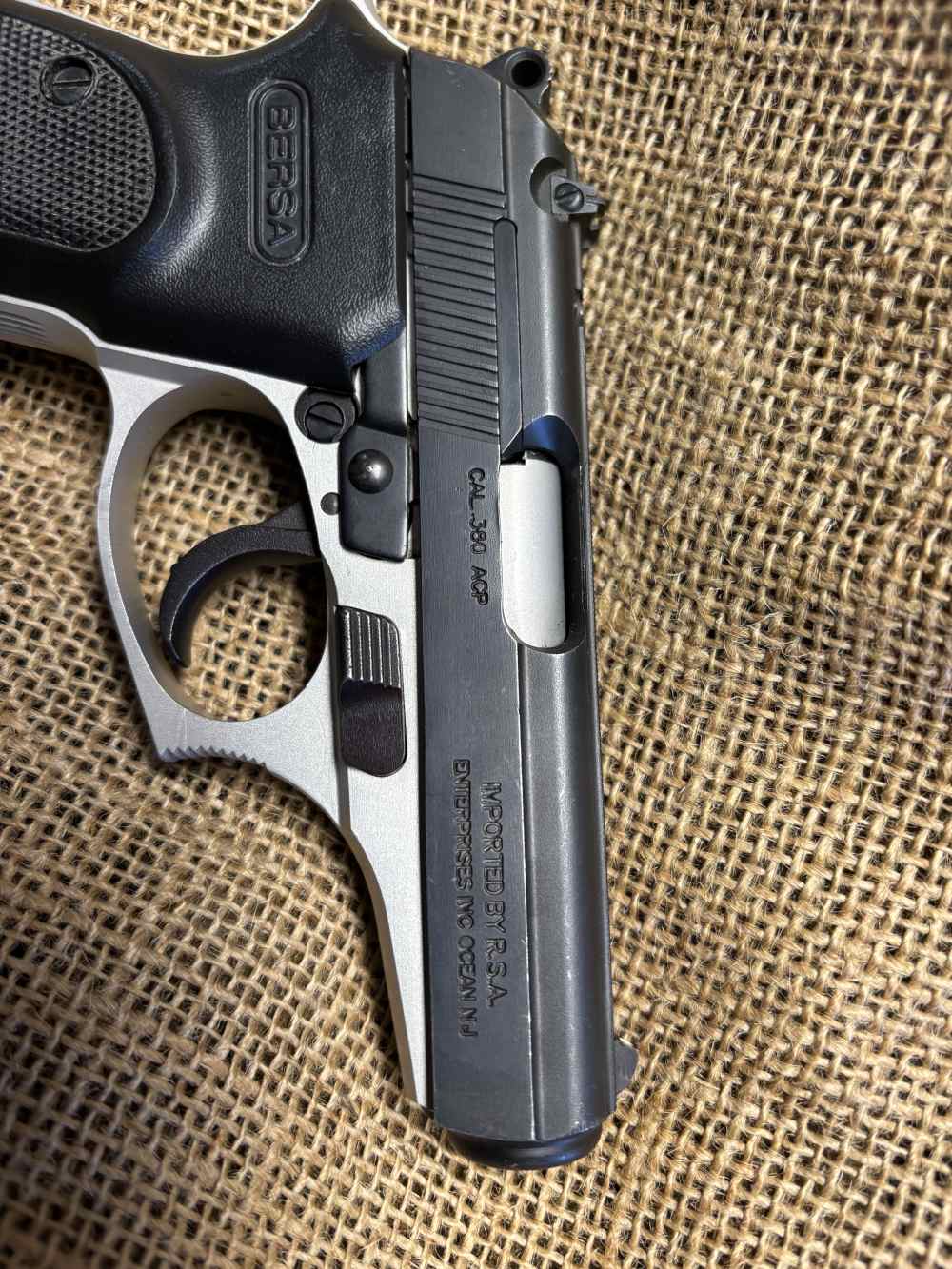 Bersa Thunder .380 ACP, Two Tone. Near New Condition with 1 mag-img-1