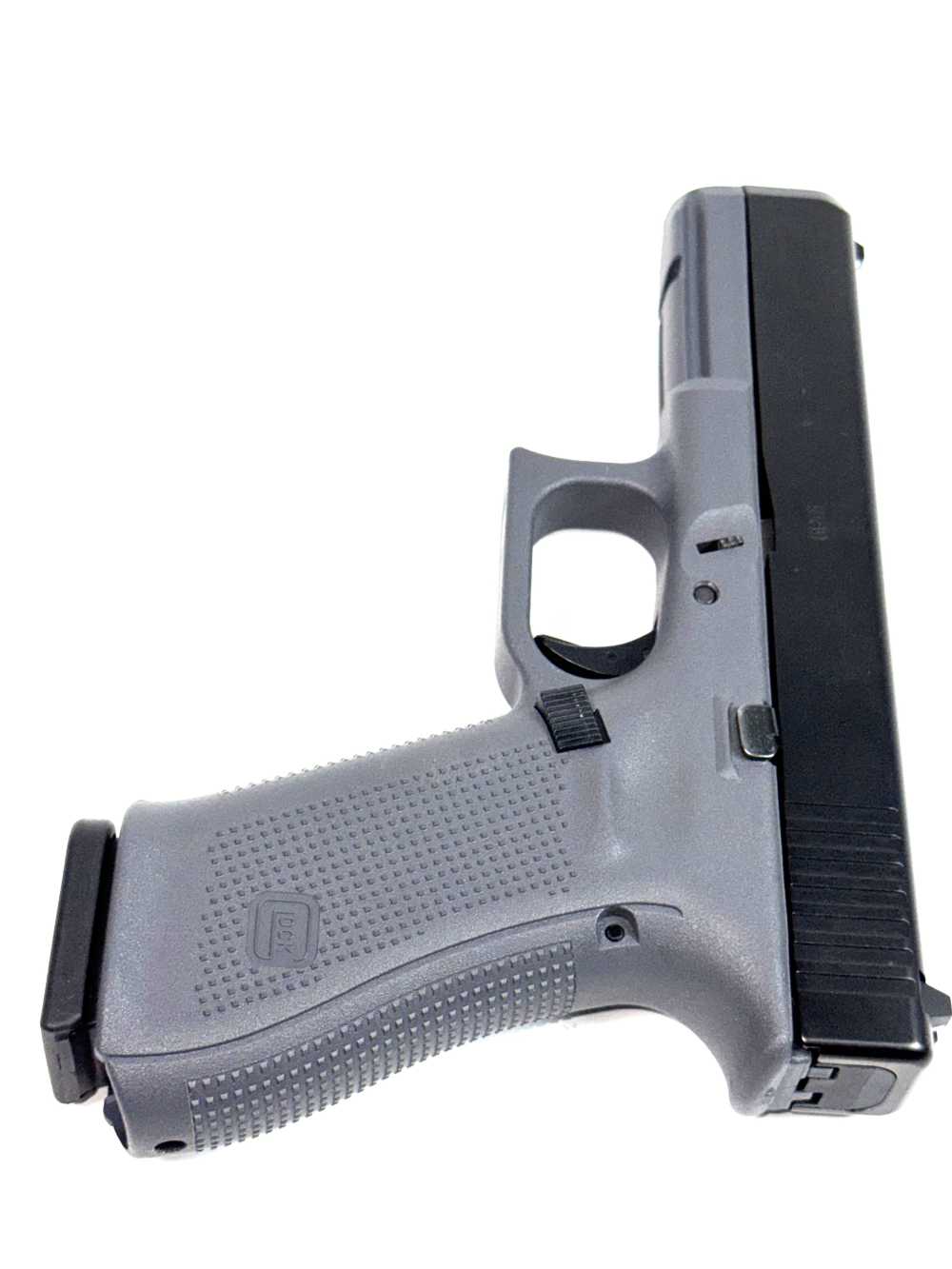 GLOCK 17 GEN5 9MM – DISTRIBUTOR EXCLUSIVE FACTORY GRAY FRAME – NO RESERVE!-img-4