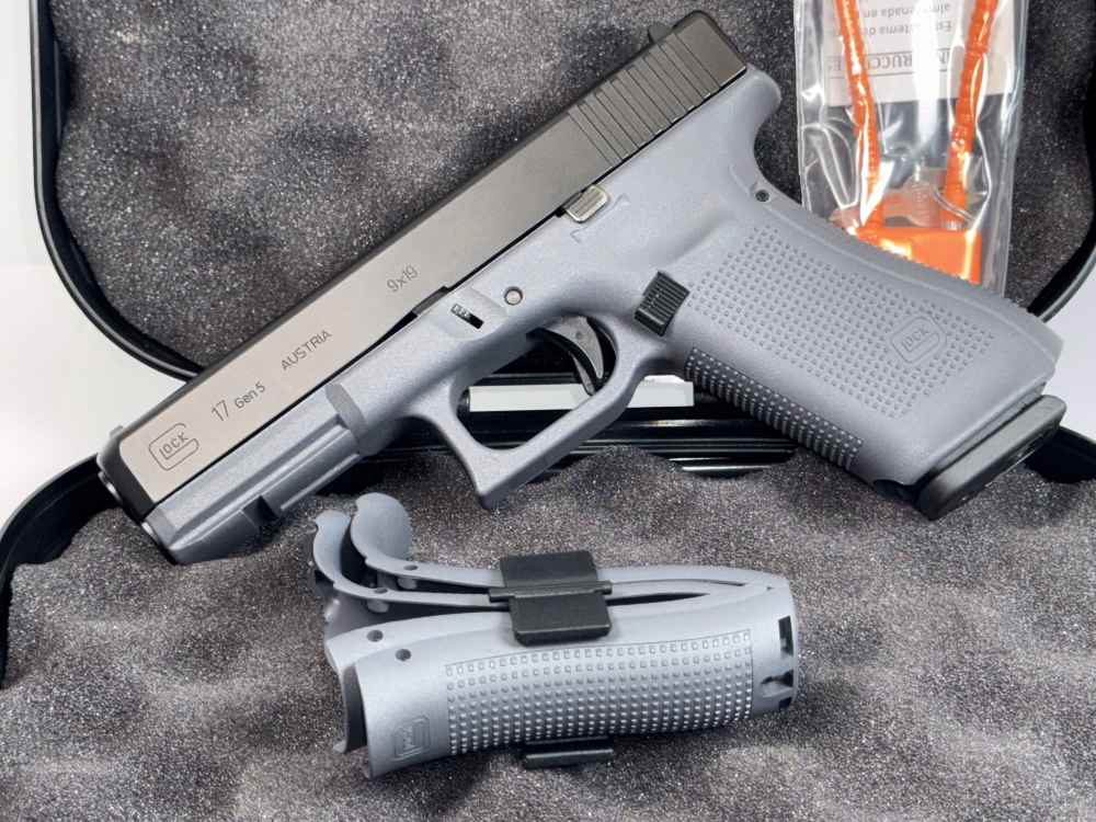 GLOCK 17 GEN5 9MM – DISTRIBUTOR EXCLUSIVE FACTORY GRAY FRAME – NO RESERVE!-img-0