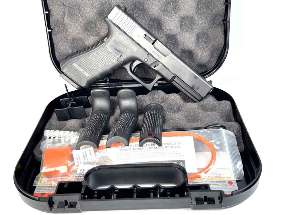 GLOCK 17 GEN4 9MM PISTOL – BACKSTRAPS • BOX • NO RESERVE!-img-0