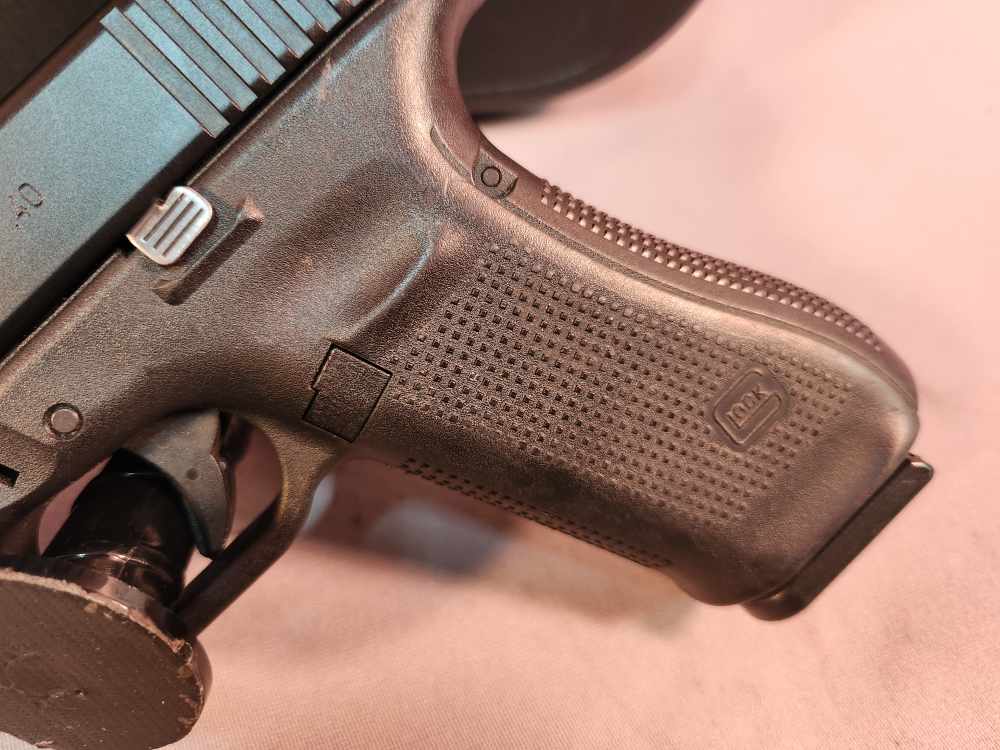 *POLICE TRADE IN* GLOCK 22 GEN5 40S&W USED! PENNY ACUTION!-img-1