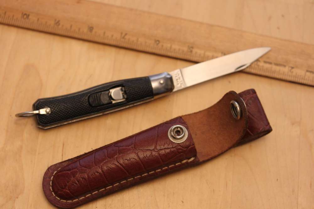 Old Taiwan automatic knife-img-0