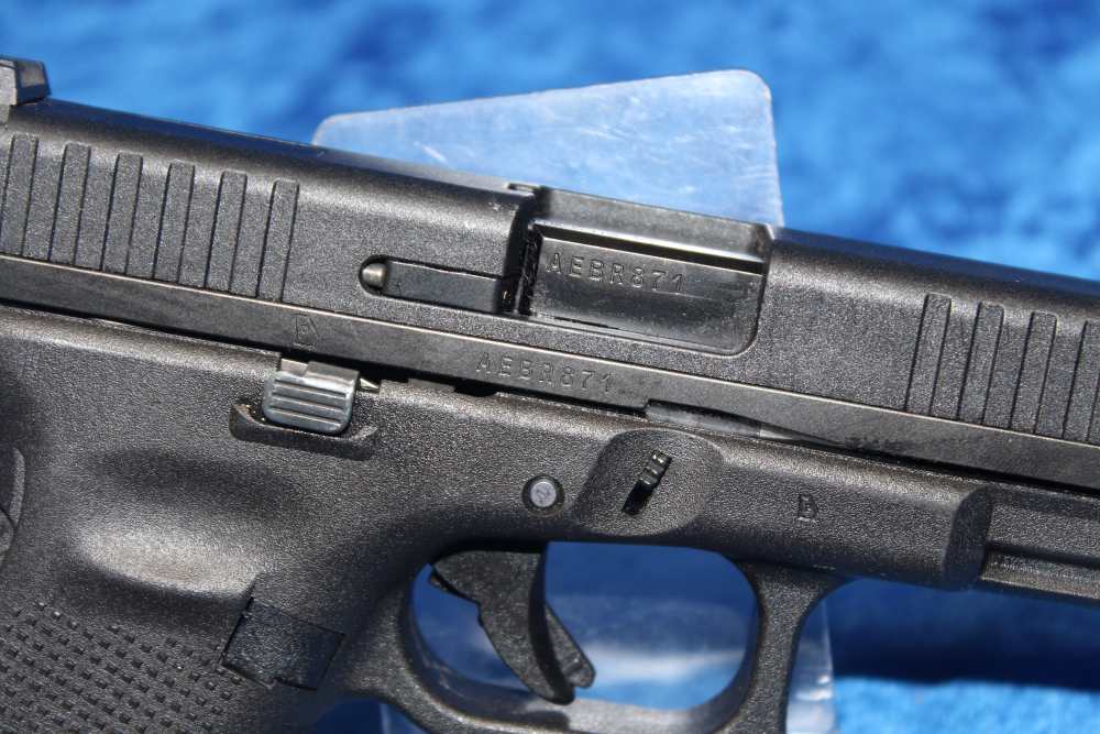 Glock 44 .22lr Semi-Automatic Pistol 4" Barrel with Magazine, Hard Case-img-10