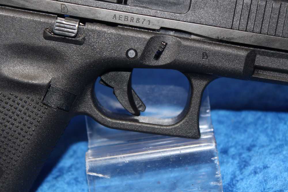 Glock 44 .22lr Semi-Automatic Pistol 4" Barrel with Magazine, Hard Case-img-14