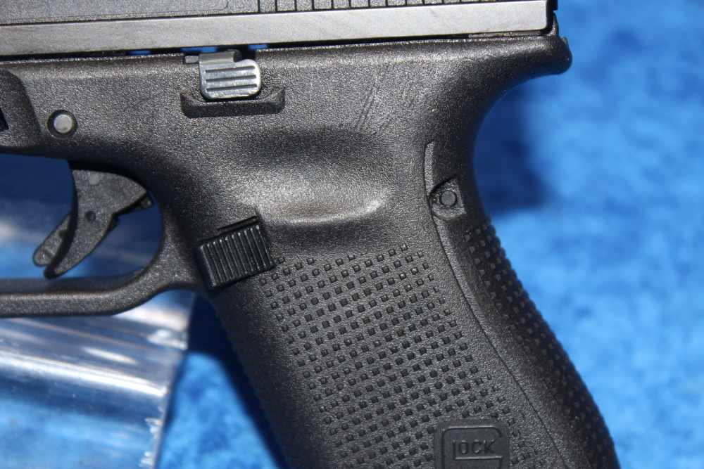 Glock 44 .22lr Semi-Automatic Pistol 4" Barrel with Magazine, Hard Case-img-5