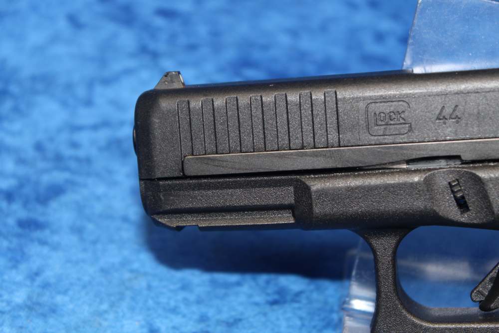Glock 44 .22lr Semi-Automatic Pistol 4" Barrel with Magazine, Hard Case-img-2