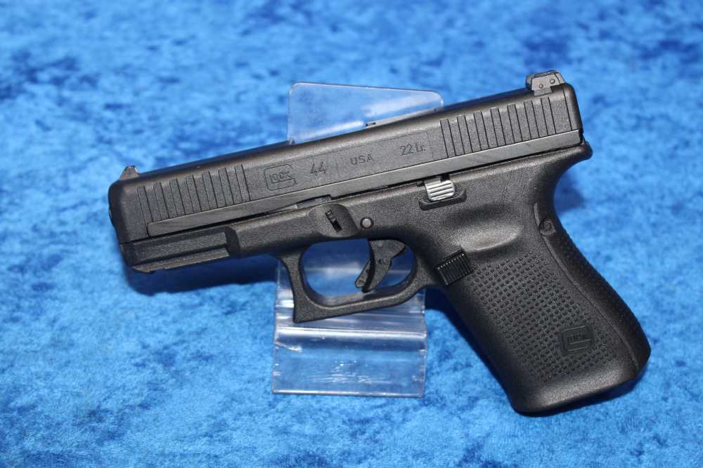 Glock 44 .22lr Semi-Automatic Pistol 4" Barrel with Magazine, Hard Case-img-1