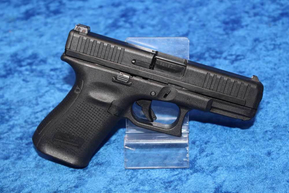 Glock 44 .22lr Semi-Automatic Pistol 4" Barrel with Magazine, Hard Case-img-8