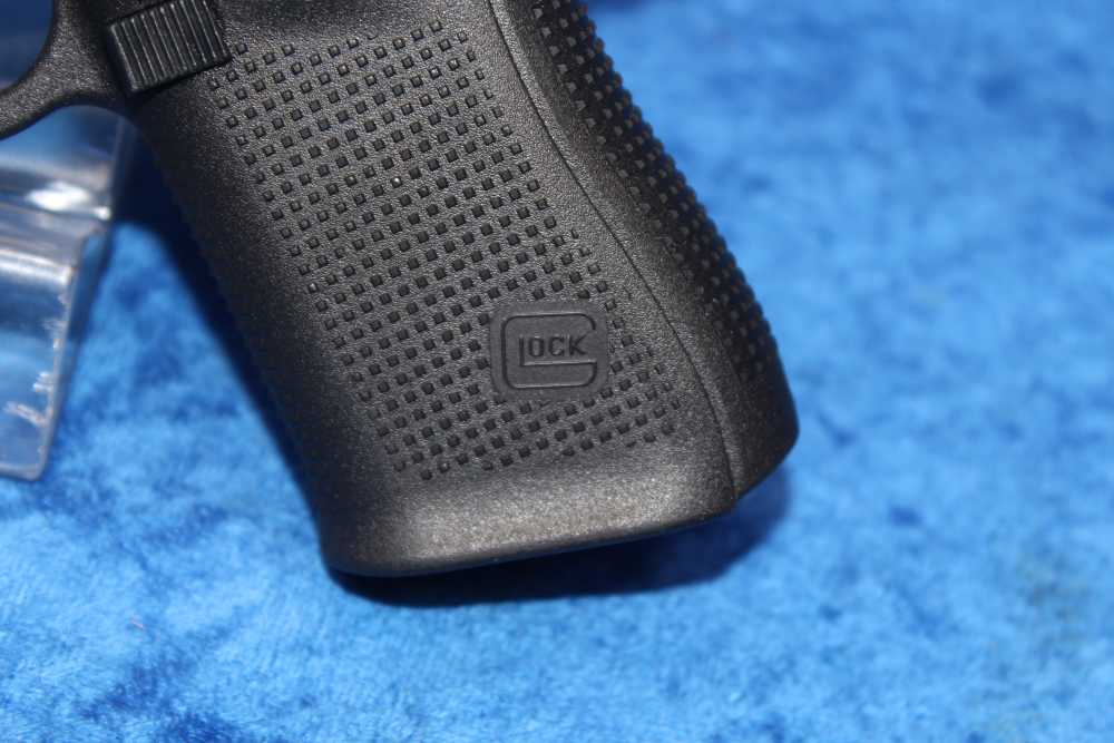 Glock 44 .22lr Semi-Automatic Pistol 4" Barrel with Magazine, Hard Case-img-6