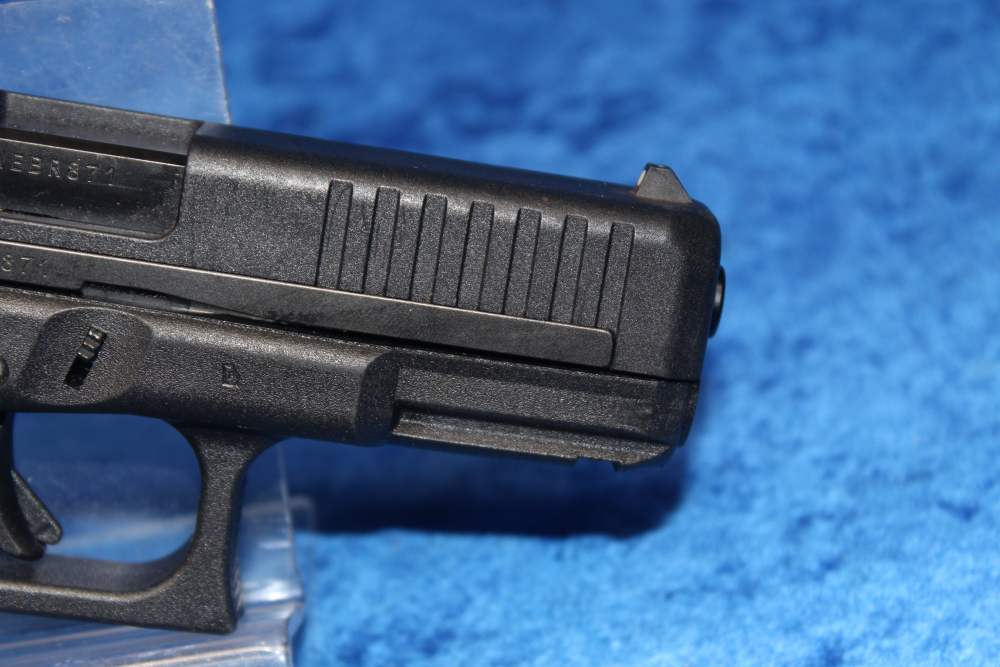 Glock 44 .22lr Semi-Automatic Pistol 4" Barrel with Magazine, Hard Case-img-9