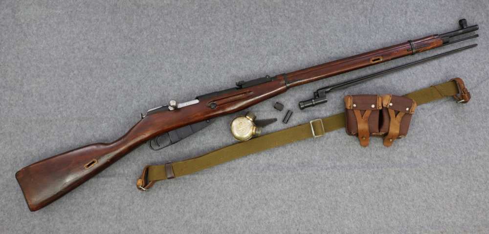 WWII Soviet Russian Mosin Nagant Model 91/30 7.62x54r 1942 with extras-img-0