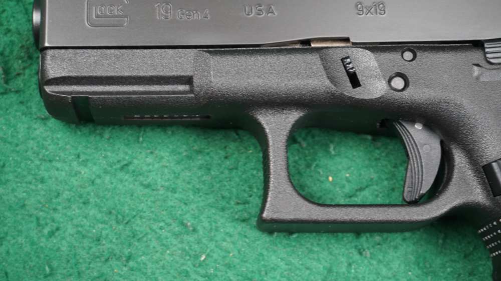 Unfired #37 of 1000 Talo / Glock 19 Gen4 Navy Seal Foundation 9mm 1¢ Start -img-5