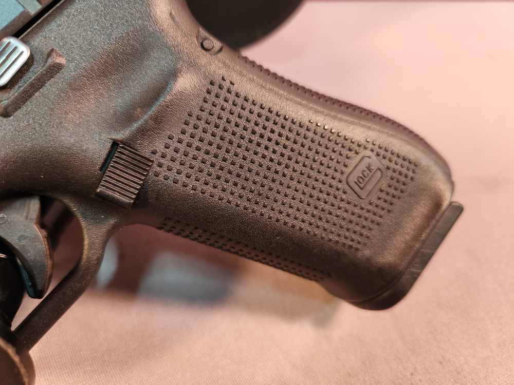 *POLICE TRADE IN* GLOCK 22 GEN5 40S&W USED! PENNY ACUTION!-img-1