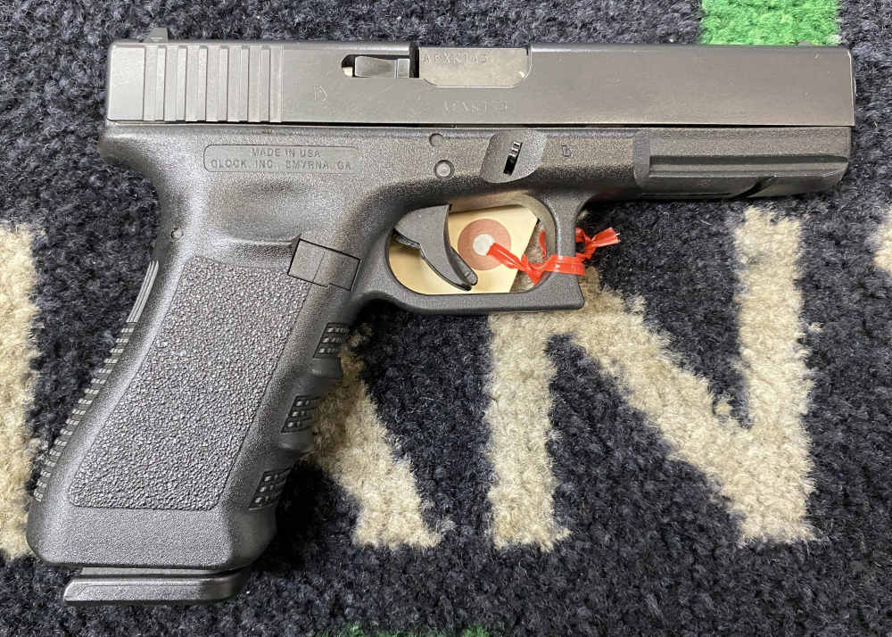 USED Glock G17 in 9mm with a 4.5" Brl and 1-17 Round Magazine!!-img-0