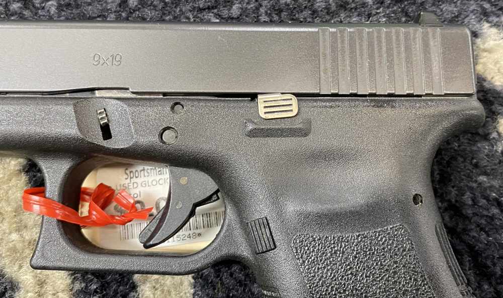 USED Glock G17 in 9mm with a 4.5" Brl and 1-17 Round Magazine!!-img-7