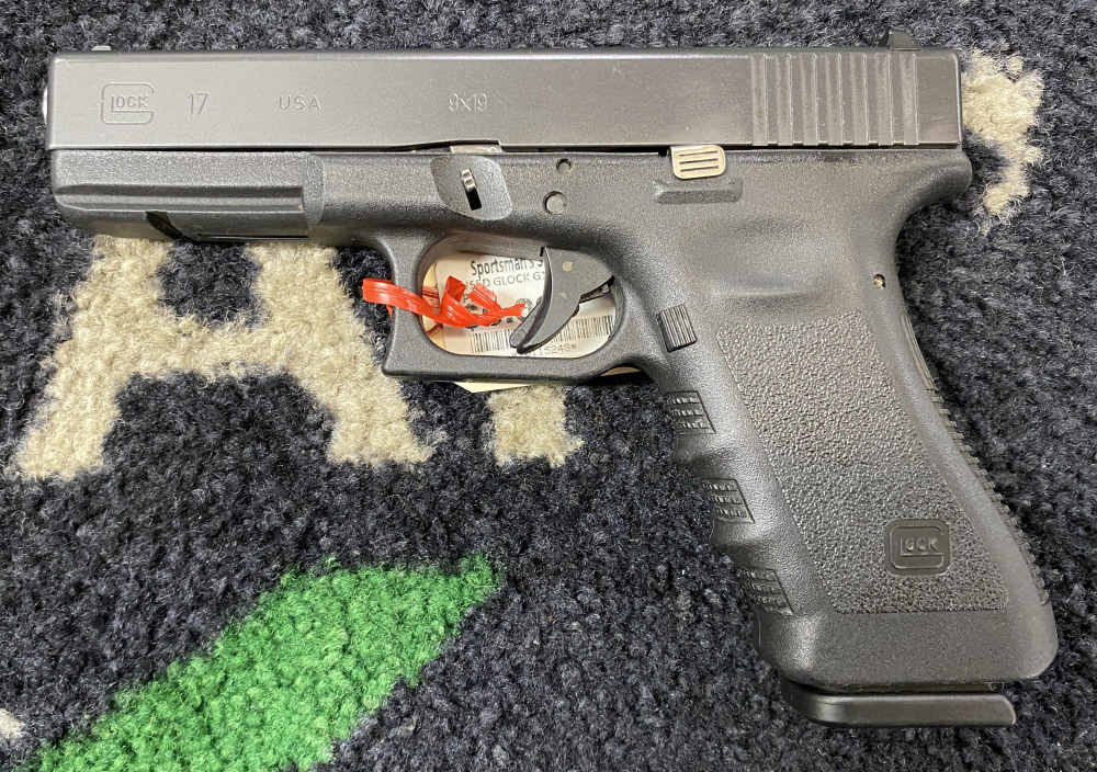 USED Glock G17 in 9mm with a 4.5" Brl and 1-17 Round Magazine!!-img-5