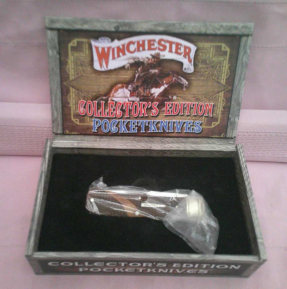 NIB Winchester WN29104C Cool Handle 2 Blade Trapper Bullet Knife is $175!-img-16