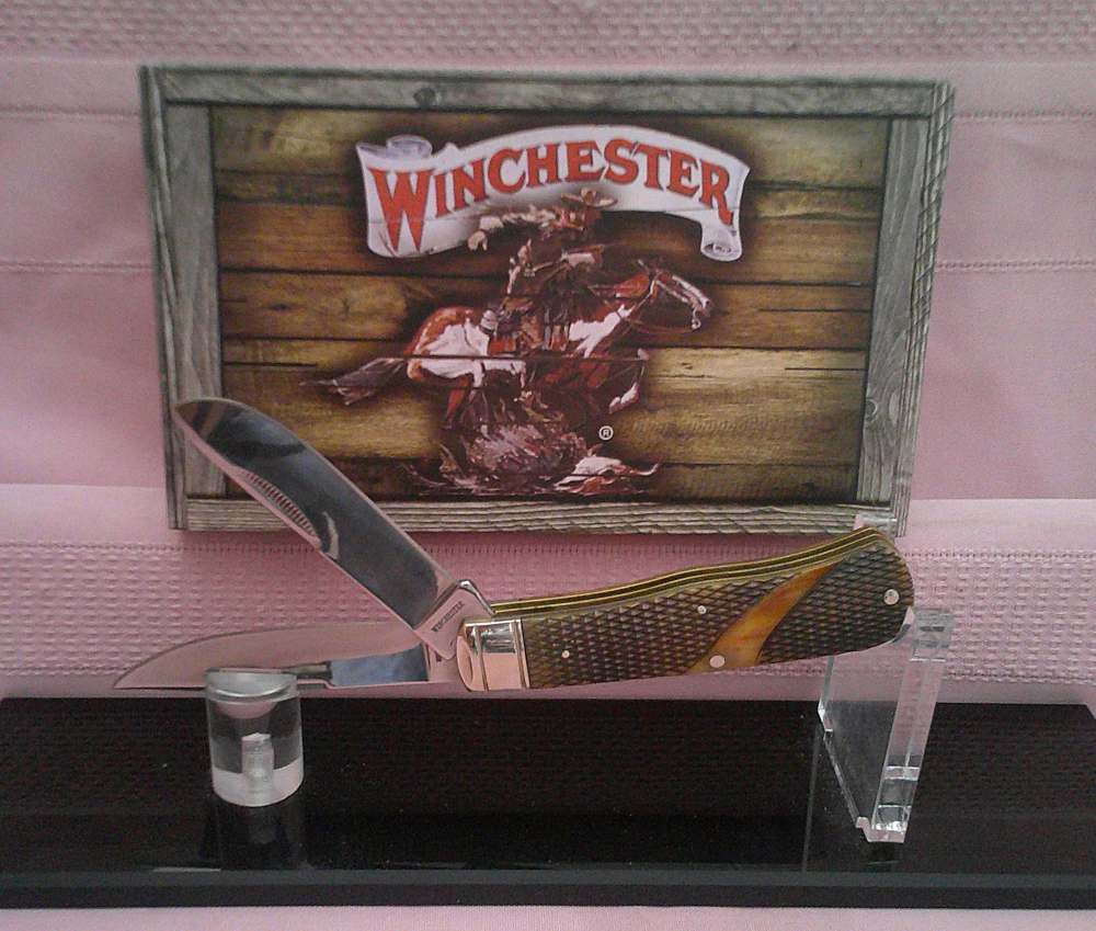NIB Winchester WN29104C Cool Handle 2 Blade Trapper Bullet Knife is $175!-img-1