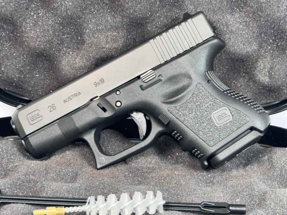 GLOCK 26 GEN3 9MM SUBCOMPACT PISTOL – BOX & MANUAL • NO RESERVE!-img-1