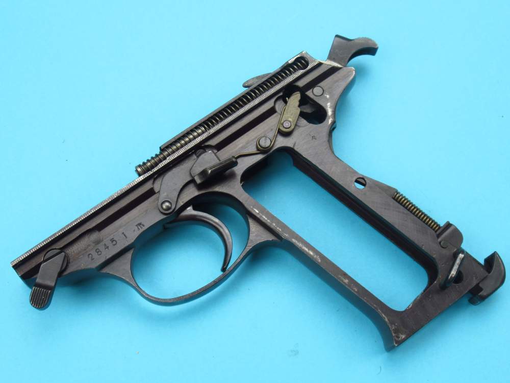 Very nice 1944 German WWII Walther P38 pistol 9mm Luger AC44 Mauser-img-94